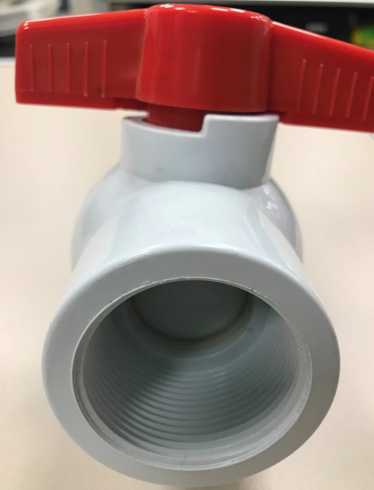 PVC Ball Valve 38mm Threaded F/F - Image 2